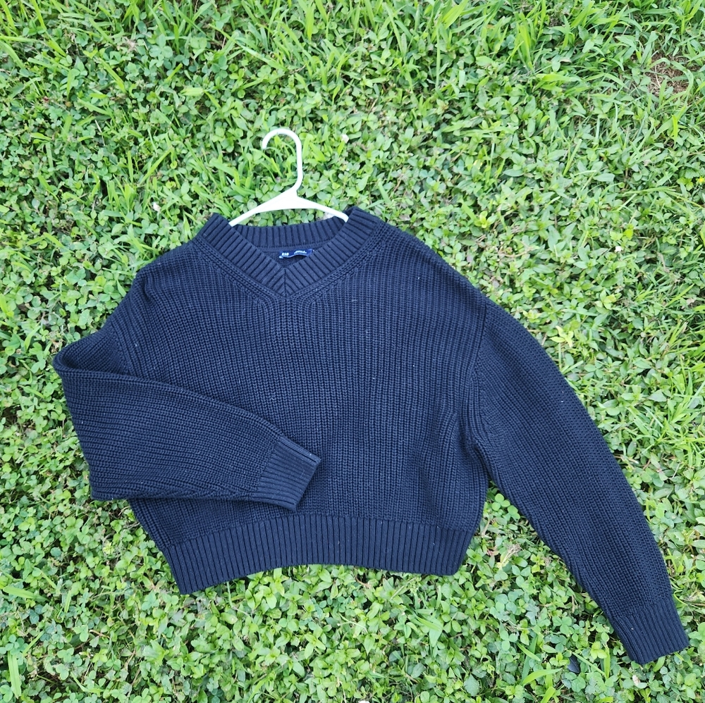 Women's Black V-Neck Ribbed Sweater